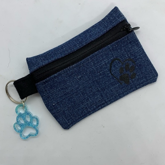 Dog Waste Keychain Poop Bag Carrier Holder Plus 1 Roll Greener Walker Bags - Picture 4 of 12